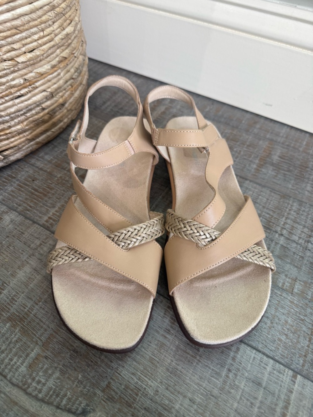 Easy Spirit Hart open toe strappy sandals sz8.5 like new